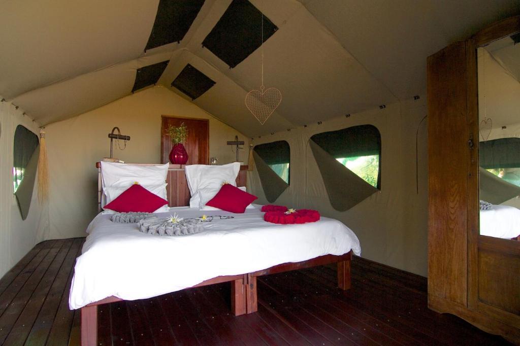Nkasa Lupala Tented Lodge Sangwali Zewnętrze zdjęcie